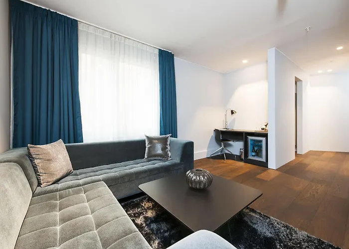 First Grims Grenka Hotell 4*