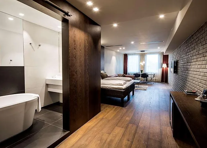 Hotell First Grims Grenka 4*