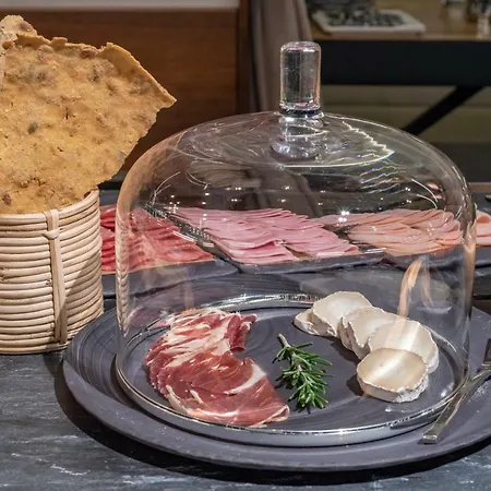 First Grims Grenka Hotell 4*